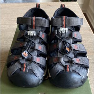 Keen Newport big kids size 5